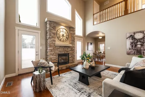 Living - 4912 Inlet Bay Dr SE, Mandan, ND 58554 photo 1 of 1