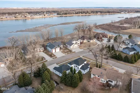 View/Area - 4912 Inlet Bay Dr SE, Mandan, ND 58554 photo 6 of 8