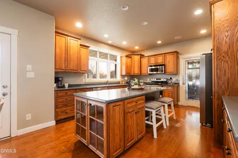 Kitchen - 4912 Inlet Bay Dr SE, Mandan, ND 58554 photo 1 of 4