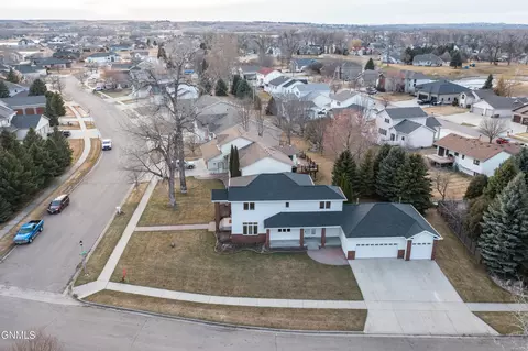 View/Area - 4912 Inlet Bay Dr SE, Mandan, ND 58554 photo 4 of 8