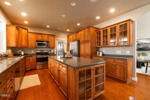 Kitchen - 4912 Inlet Bay Dr SE, Mandan, ND 58554 photo 2 of 4