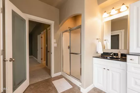 Bath - 4912 Inlet Bay Dr SE, Mandan, ND 58554 photo 4 of 5