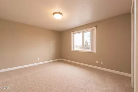 Bedroom - 4912 Inlet Bay Dr SE, Mandan, ND 58554 photo 3 of 3