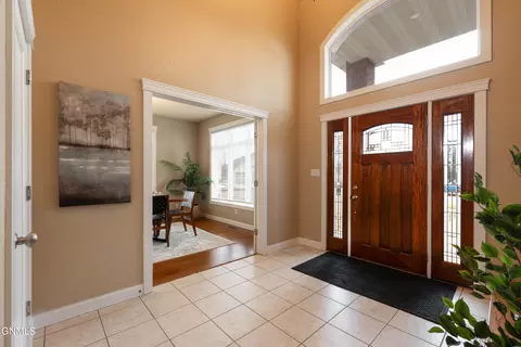 Entry Way - 4912 Inlet Bay Dr SE, Mandan, ND 58554 photo 1 of 9