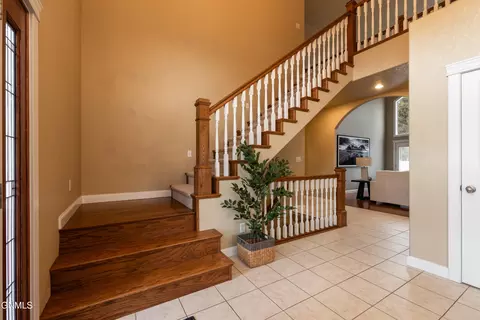 Entry Way - 4912 Inlet Bay Dr SE, Mandan, ND 58554 photo 2 of 9