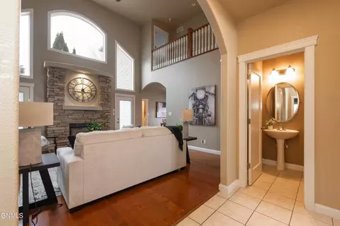 Entry Way - 4912 Inlet Bay Dr SE, Mandan, ND 58554 photo 5 of 9