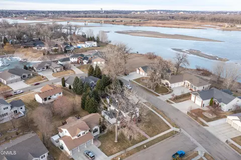 View/Area - 4912 Inlet Bay Dr SE, Mandan, ND 58554 photo 7 of 8