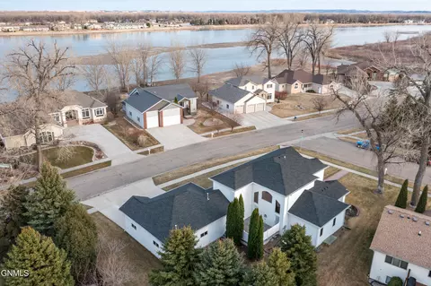 View/Area - 4912 Inlet Bay Dr SE, Mandan, ND 58554 photo 5 of 8