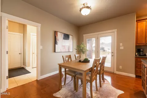 Dining - 4912 Inlet Bay Dr SE, Mandan, ND 58554 photo 2 of 2