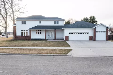 Exterior - 4912 Inlet Bay Dr SE, Mandan, ND 58554 photo 2 of 4