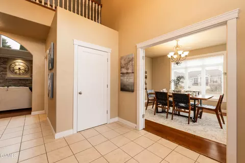 Entry Way - 4912 Inlet Bay Dr SE, Mandan, ND 58554 photo 4 of 9