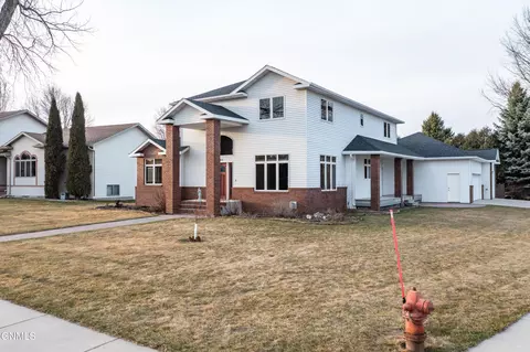 Exterior - 4912 Inlet Bay Dr SE, Mandan, ND 58554 photo 4 of 4
