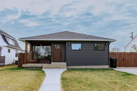 Exterior - 1525 4th Ave W, Williston, ND 58801 photo 1 of 7
