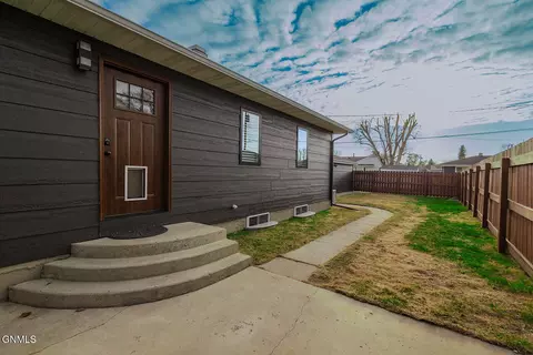 Exterior - 1525 4th Ave W, Williston, ND 58801 photo 5 of 7