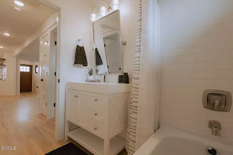 Bath - 1525 4th Ave W, Williston, ND 58801 photo 2 of 4