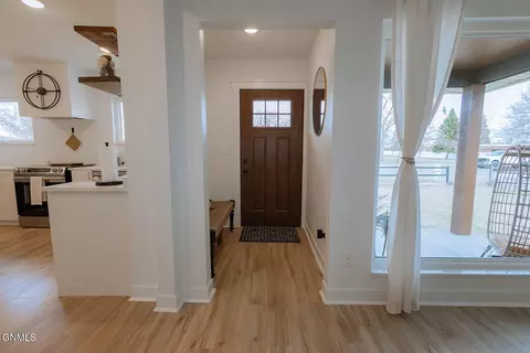 Entry Way - 1525 4th Ave W, Williston, ND 58801 photo 1 of 4