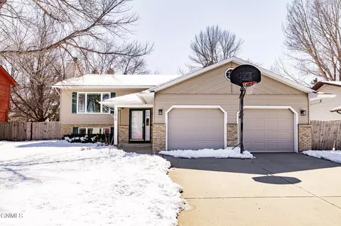2408 34th Ave S, Fargo, ND 58104