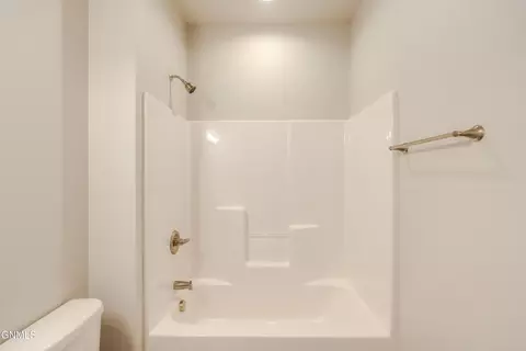 Bath - 4810 Cornice Loop, Bismarck, ND 58503 photo 2 of 16