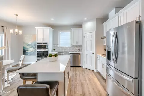 Kitchen - 4810 Cornice Loop, Bismarck, ND 58503 photo 4 of 10