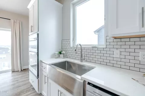 Kitchen - 4810 Cornice Loop, Bismarck, ND 58503 photo 6 of 10
