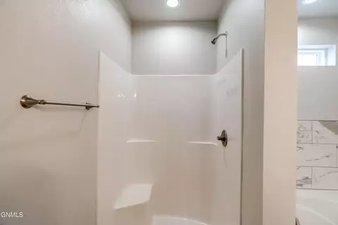Bath - 4810 Cornice Loop, Bismarck, ND 58503 photo 8 of 16