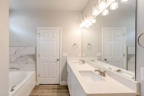 Bath - 4810 Cornice Loop, Bismarck, ND 58503 photo 10 of 16