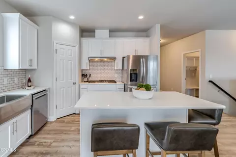 Kitchen - 4810 Cornice Loop, Bismarck, ND 58503 photo 9 of 10