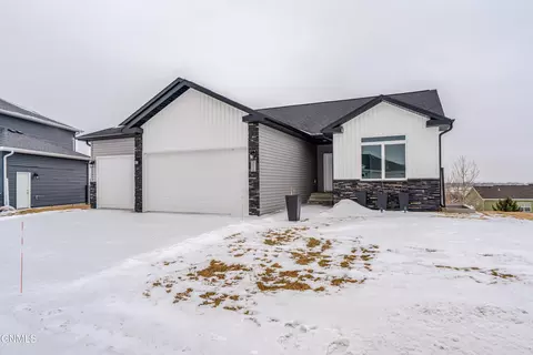 Exterior - 4810 Cornice Loop, Bismarck, ND 58503 photo 4 of 12