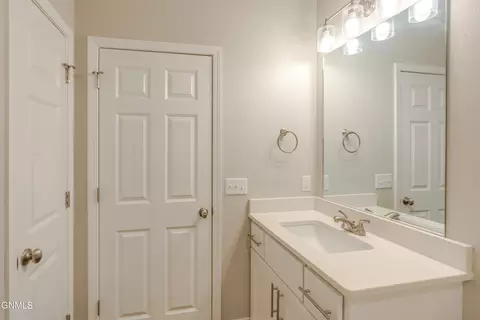 Bath - 4810 Cornice Loop, Bismarck, ND 58503 photo 3 of 16