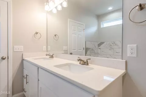 Bath - 4810 Cornice Loop, Bismarck, ND 58503 photo 11 of 16