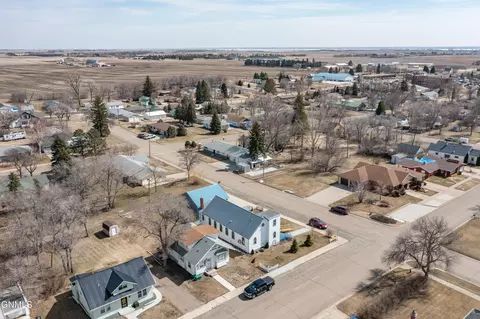 View/Area - 303 1st Ave NE, Garrison, ND 58540 photo 1 of 2