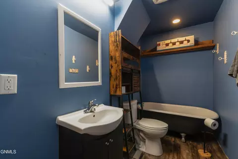Bath - 303 1st Ave NE, Garrison, ND 58540 photo 3 of 3