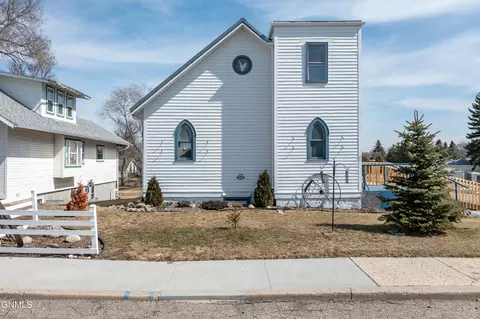 Exterior - 303 1st Ave NE, Garrison, ND 58540 photo 2 of 2