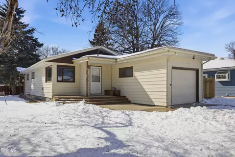 2702 9 12 St N, Fargo, ND 58102