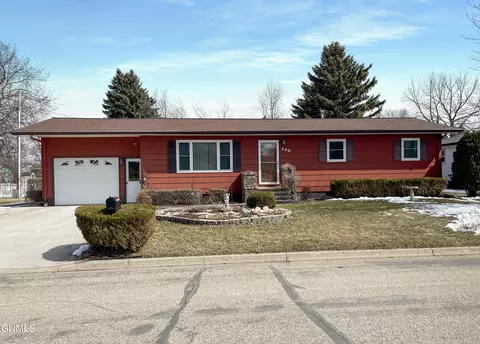 140 2nd Ave N, Carrington, ND 58421