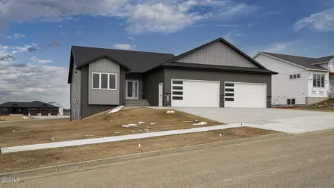 2003 Antler Ave, Bismarck, ND 58503