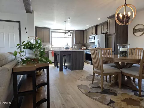 1614 Fox Dr SE, Mandan, ND 58554 photo 9