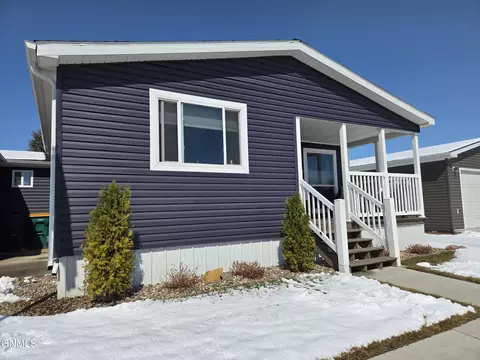 1614 Fox Dr SE, Mandan, ND 58554