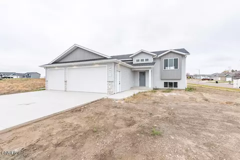 4021 Amari Loop NW, Mandan, ND 58554