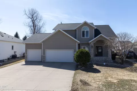 3311 Heartwood Dr SE, Mandan, ND 58554