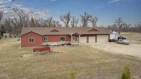 5728 Olive Tree Dr, Bismarck, ND 58503