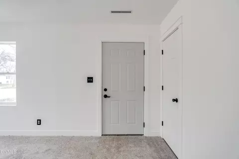 222 19th St, Bismarck, ND 58501