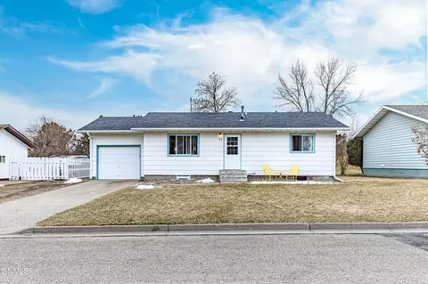 71 Custer Dr, Lincoln, ND 58504
