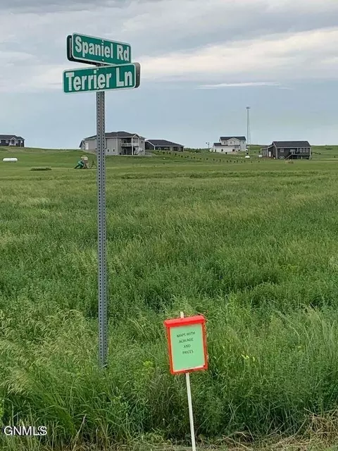 3 Spaniel Rd, Mandan, ND 58554 photo 2