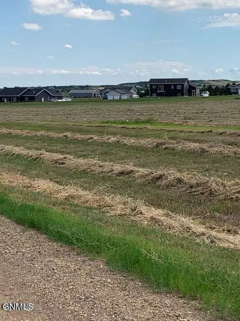 3 Spaniel Rd, Mandan, ND 58554