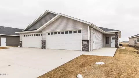 2506 34th Ave SE, Mandan, ND 58554