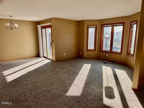 Living - 1634 Mapleton Ave, Bismarck, ND 58503 photo 1 of 1