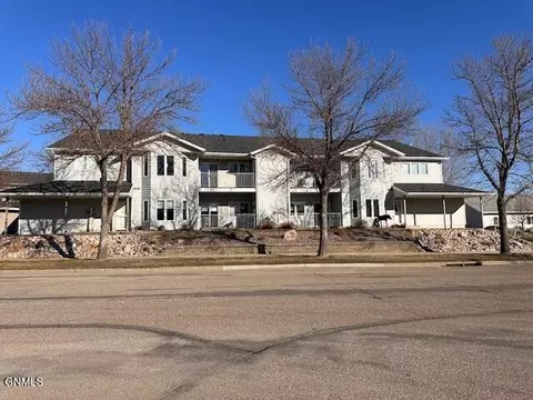 1634 Mapleton Ave, Bismarck, ND 58503