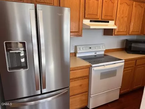 Kitchen - 1634 Mapleton Ave, Bismarck, ND 58503 photo 4 of 4
