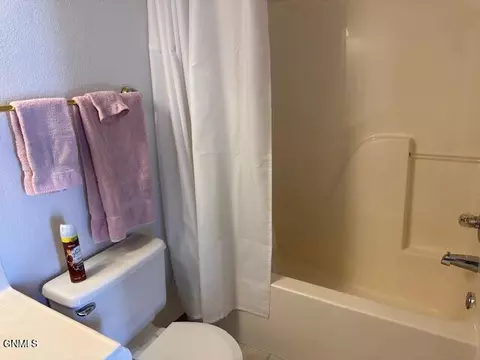 Bath - 1634 Mapleton Ave, Bismarck, ND 58503 photo 2 of 2